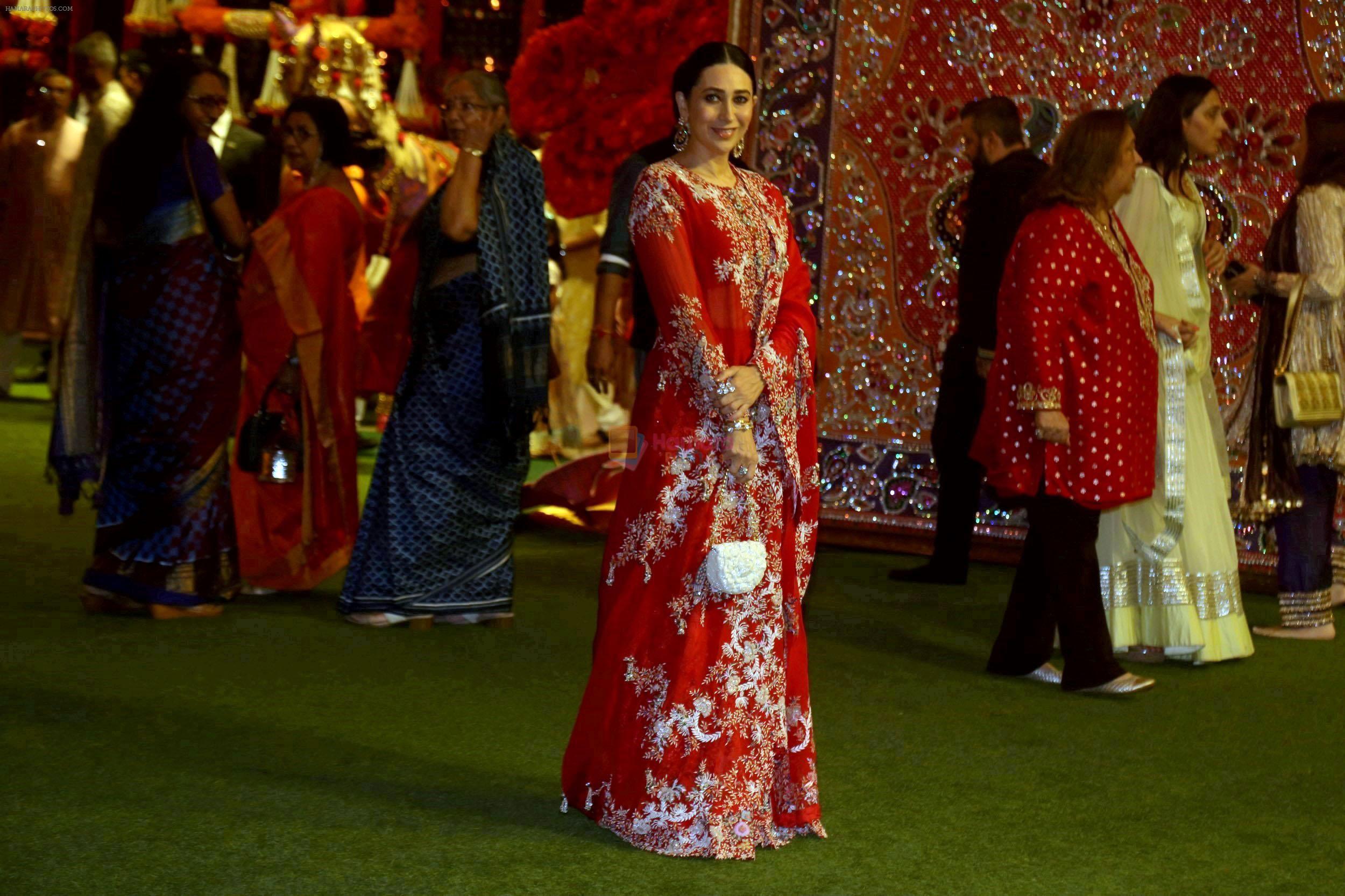 Karisma Kapoor at Ambani House Antilia for Ganpati Darshan on 19th Sept